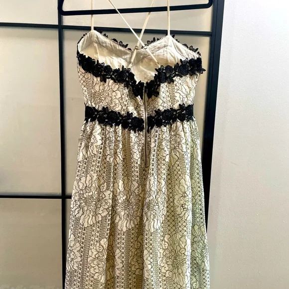 Eri + Ali for Anthropoligie, Artemisia Lace Midi Dress Size Small
